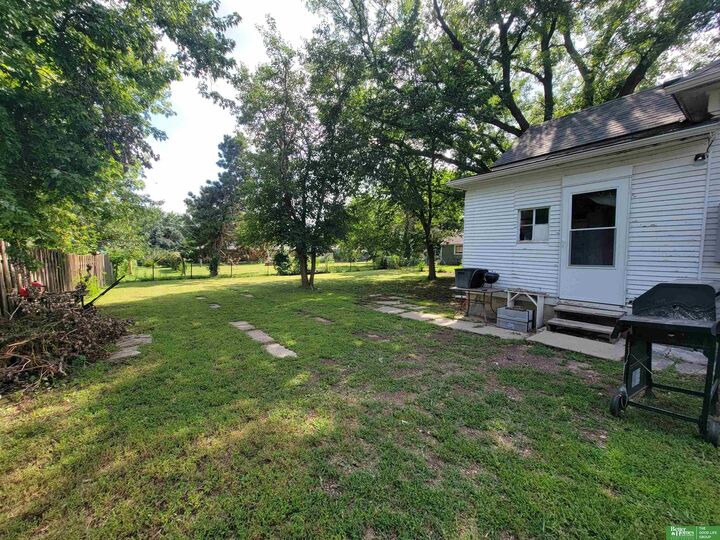 Property Photo:  912 E 5th Street  NE 68467 