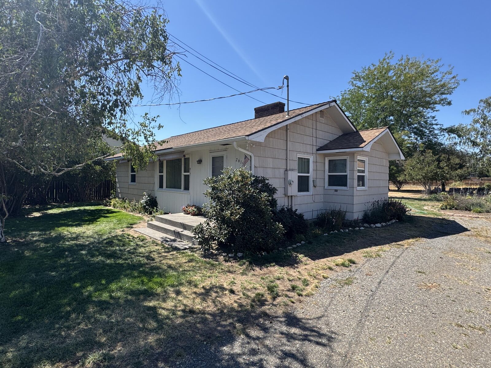 Property Photo: 2615 SW 21st Street OR 97756