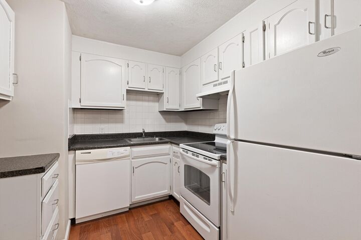 Property Photo: 420 Great Rd B3 MA 01720