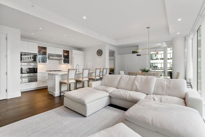 Property Photo:  22 Liberty Dr 9H  MA 02210 
