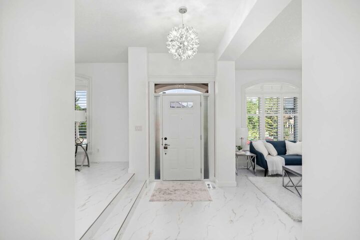 Property Photo:  15 Spring Willow Way SW  AB T3H 5Z3 