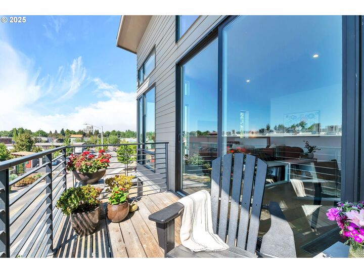 Property Photo: 147 Shelton McMurphey Blvd OR 97401