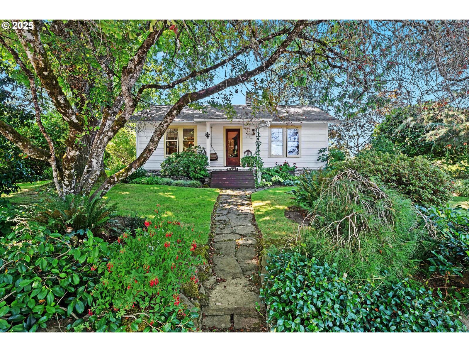 Property Photo: 11405 SW 47th Ave OR 97219