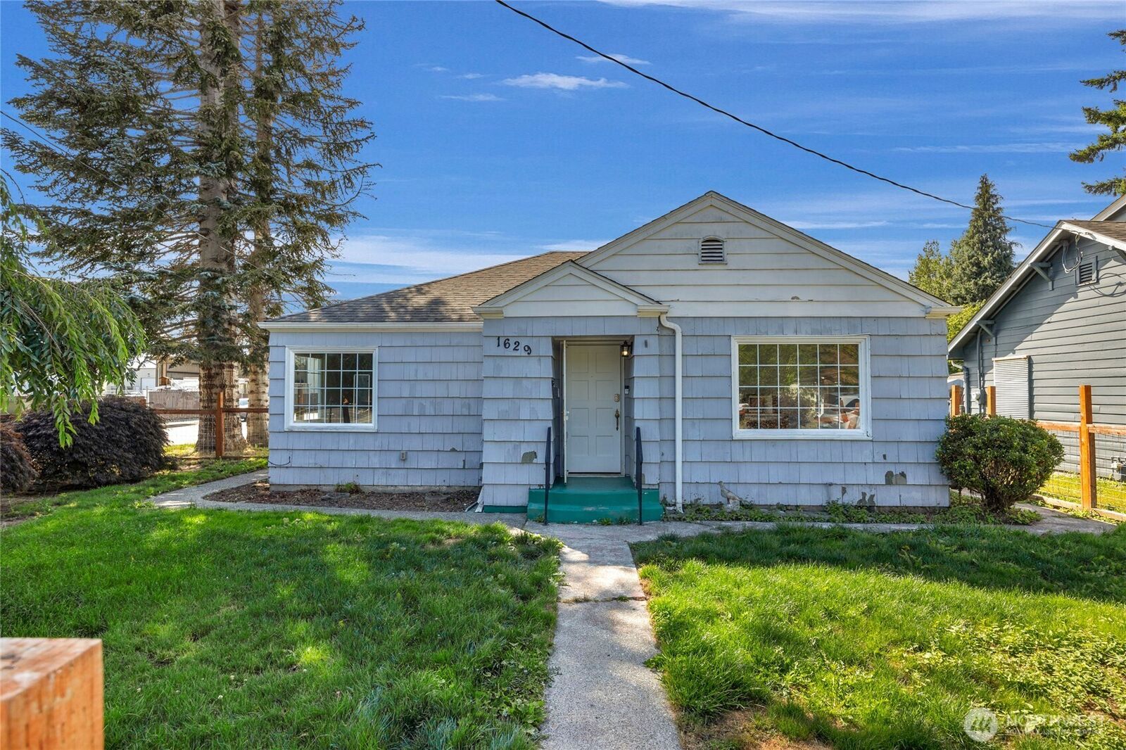 Property Photo: 1629 S 6th Street WA 98273
