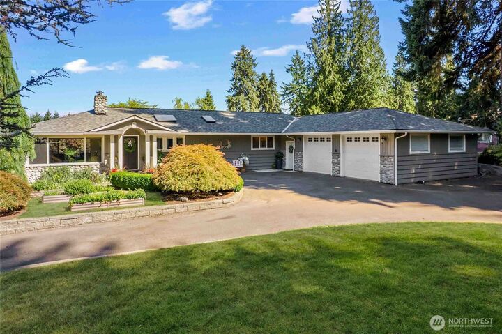 Property Photo: 24215 75th Avenue SE WA 98072