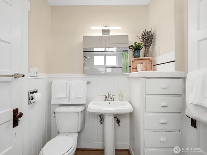 9701  Roosevelt Way NE  Seattle WA 98115 photo