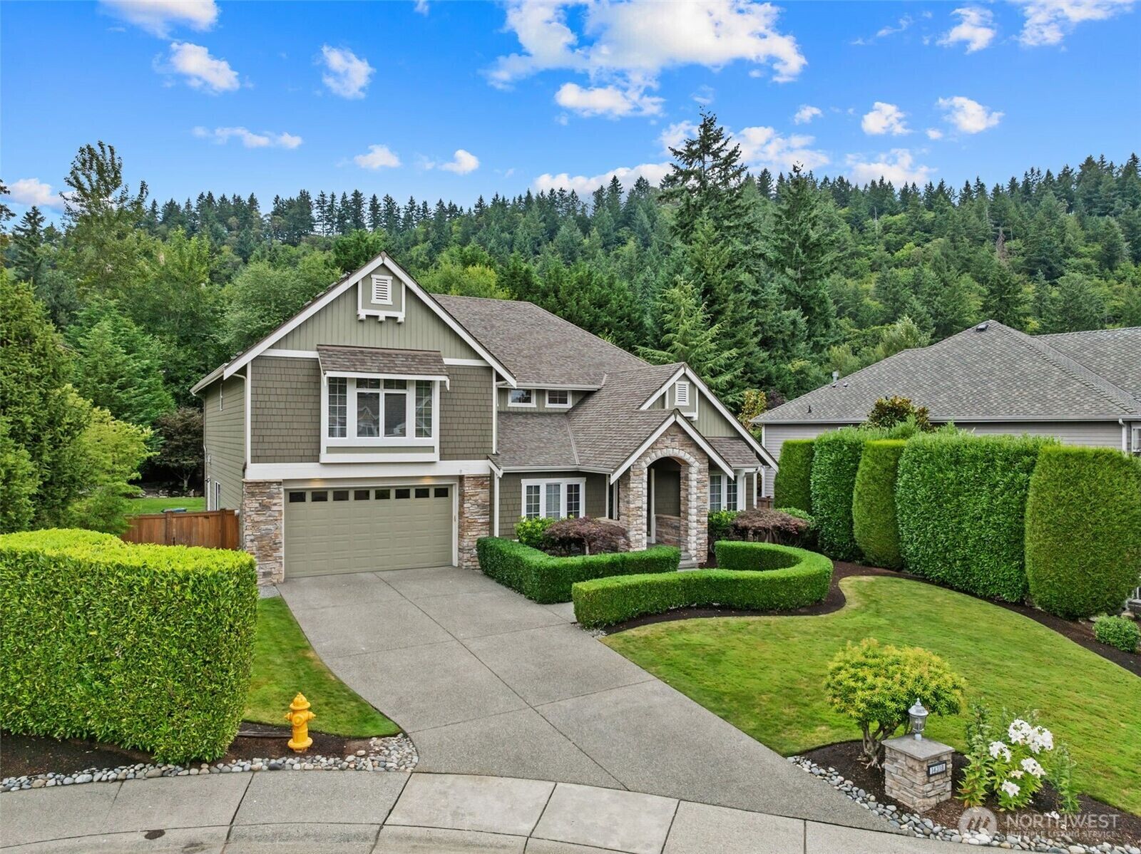 Property Photo: 14318 SE 88th Place WA 98059