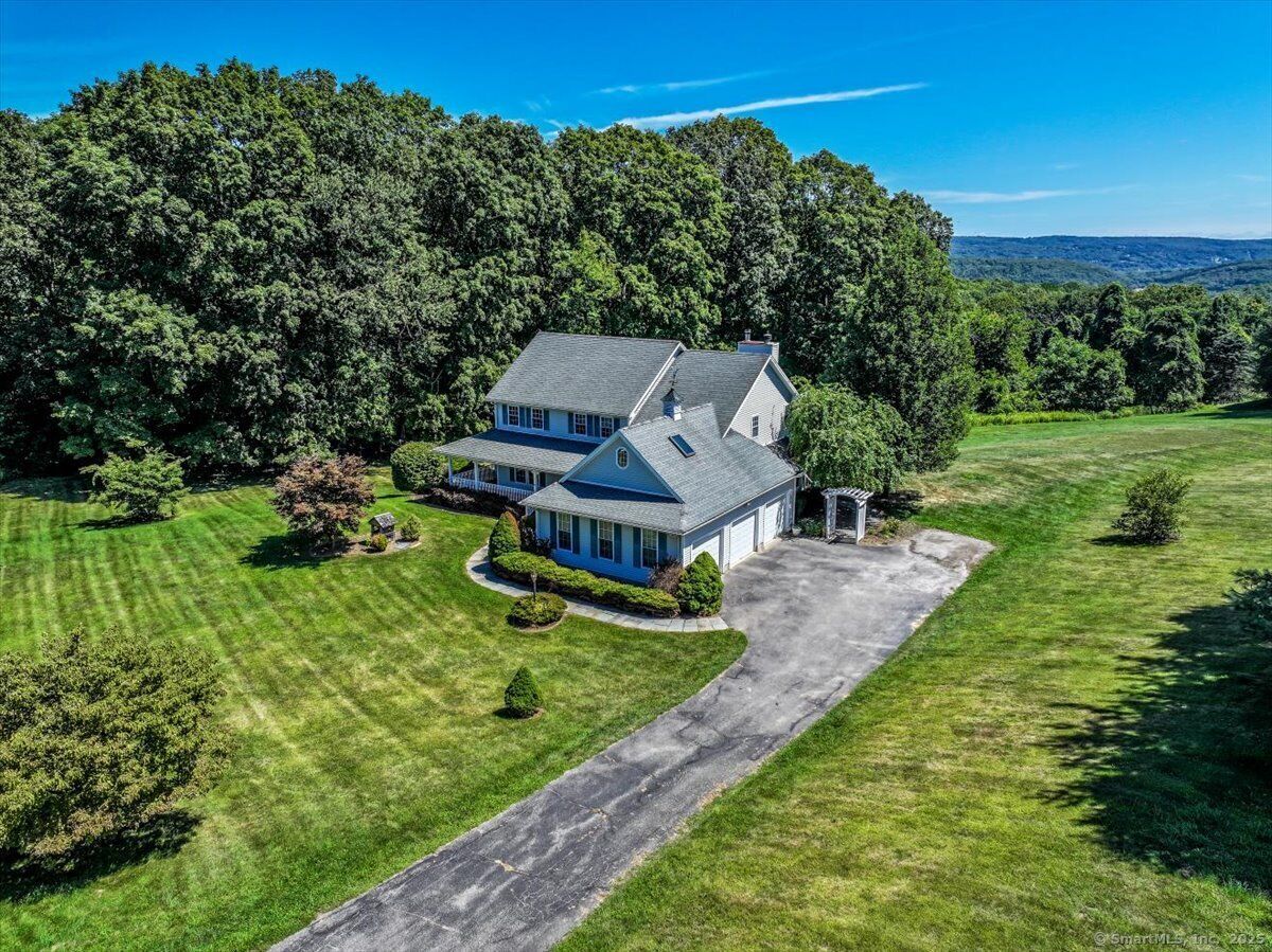Property Photo:  4 Hay Meadow Lane  CT 06776 