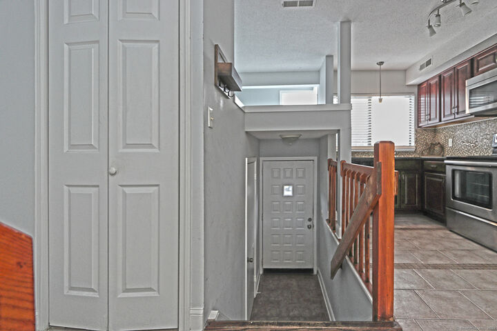 Property Photo: 40 Crest Street Apt 5 CT 06516