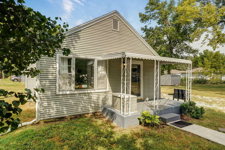 Property Photo:  1607 W Belmont Street  MO 65802 