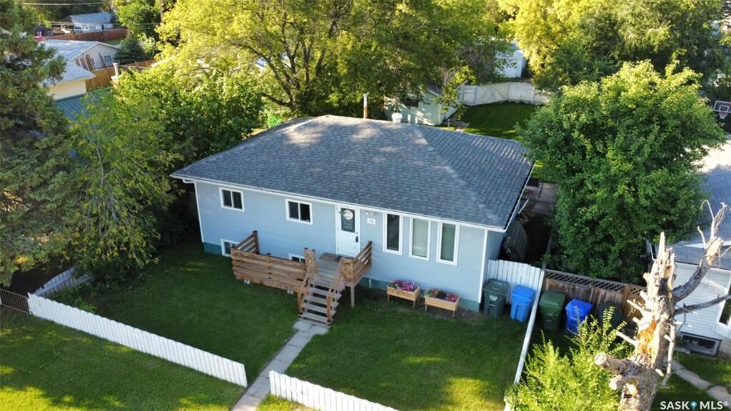 Property Photo: 718 6th Street E SK S6V 0M8