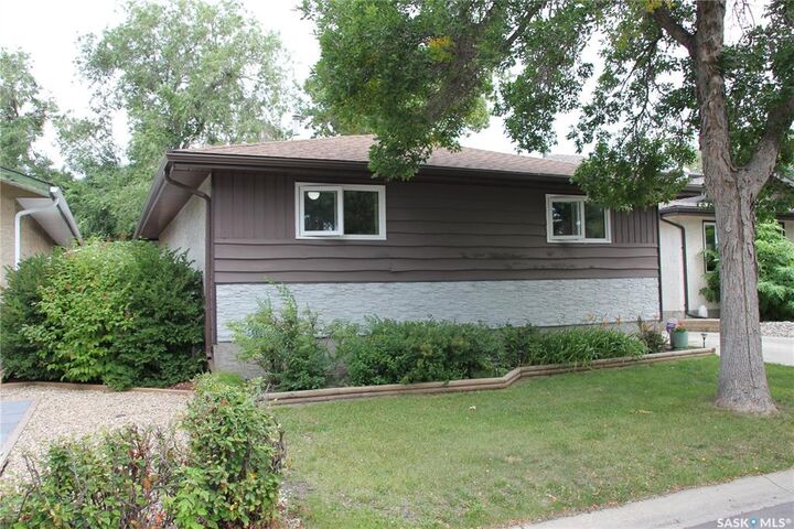 Property Photo:  915 Rowell Crescent N  SK S4X 2A5 