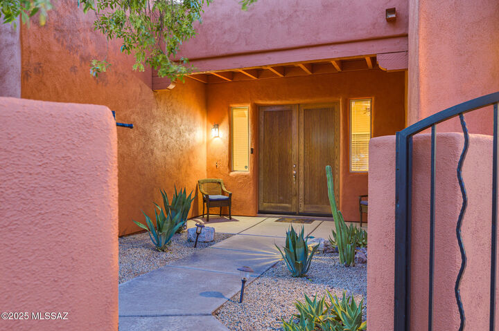 Property Photo: 10583 E George Brookbank Place AZ 85747