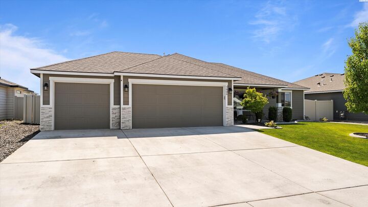 Property Photo: 7906 Babine Dr WA 99301