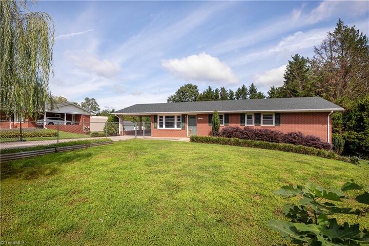 Property Photo: 122 Gwynwood Drive NC 27030
