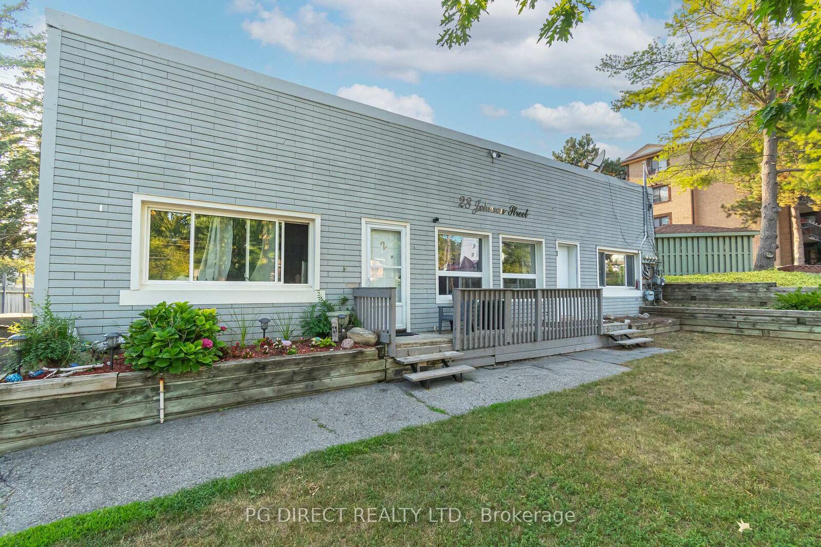 Property Photo: 28 Johnson Street N ON L4M 6C4