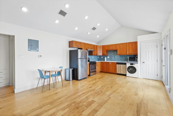 Property Photo: 1307 E 52nd Street 5 TX 78723