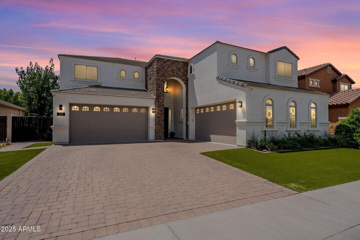 Property Photo: 253 E Crescent Place AZ 85249