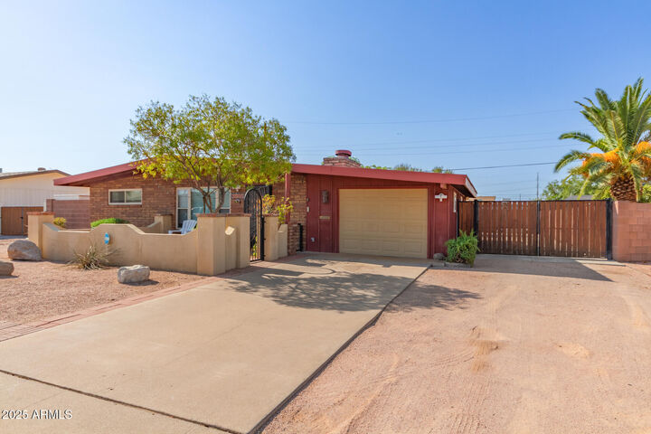 Property Photo: 5409 E Colby Street AZ 85205