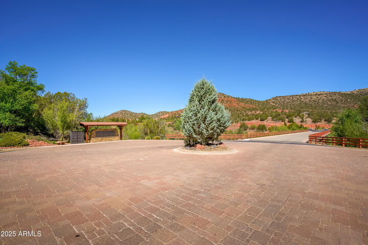 Property Photo: 240 Cross Creek Circle 40819109 AZ 86336