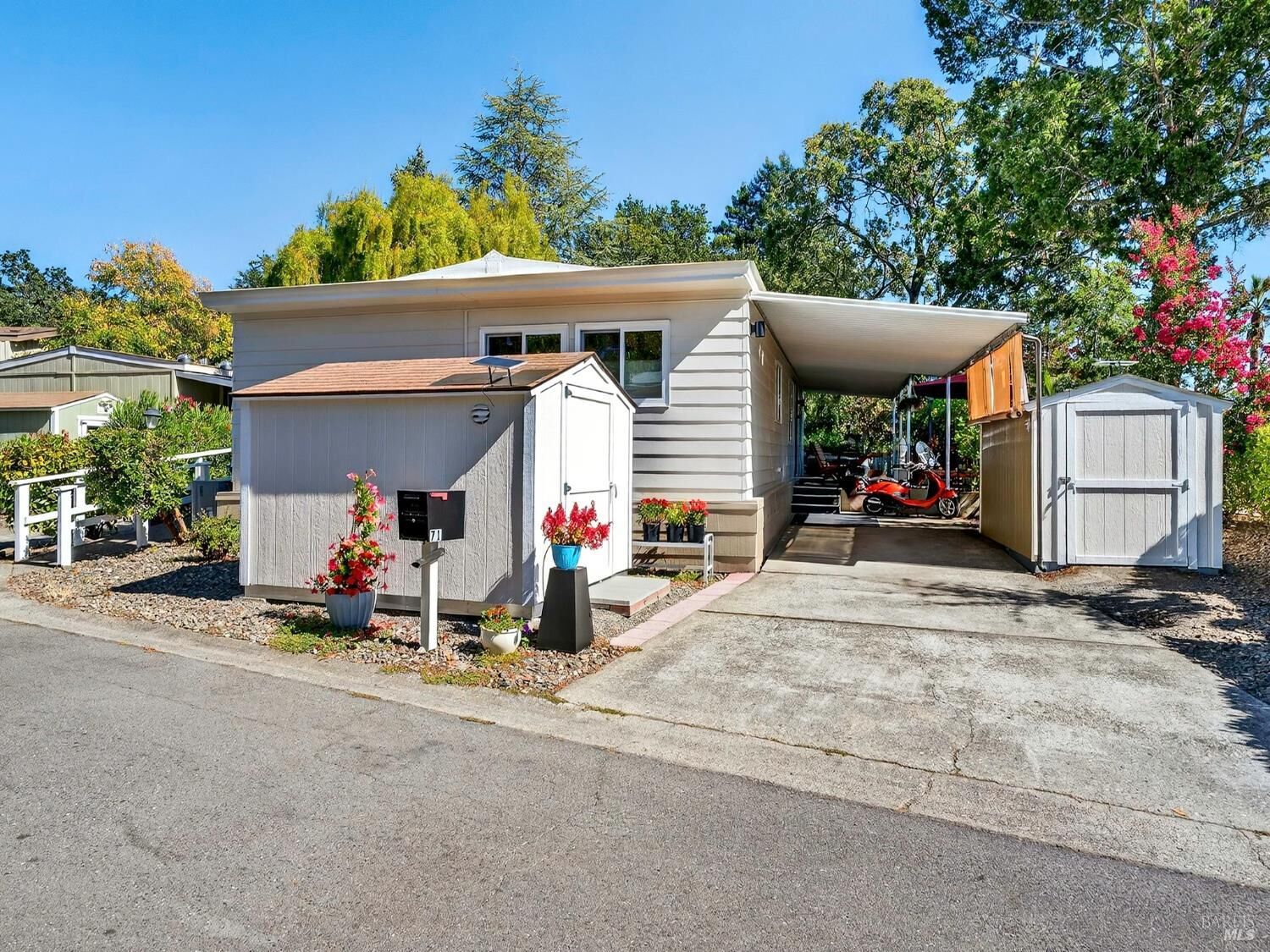 Property Photo: 71 Oakcreek Court CA 95409