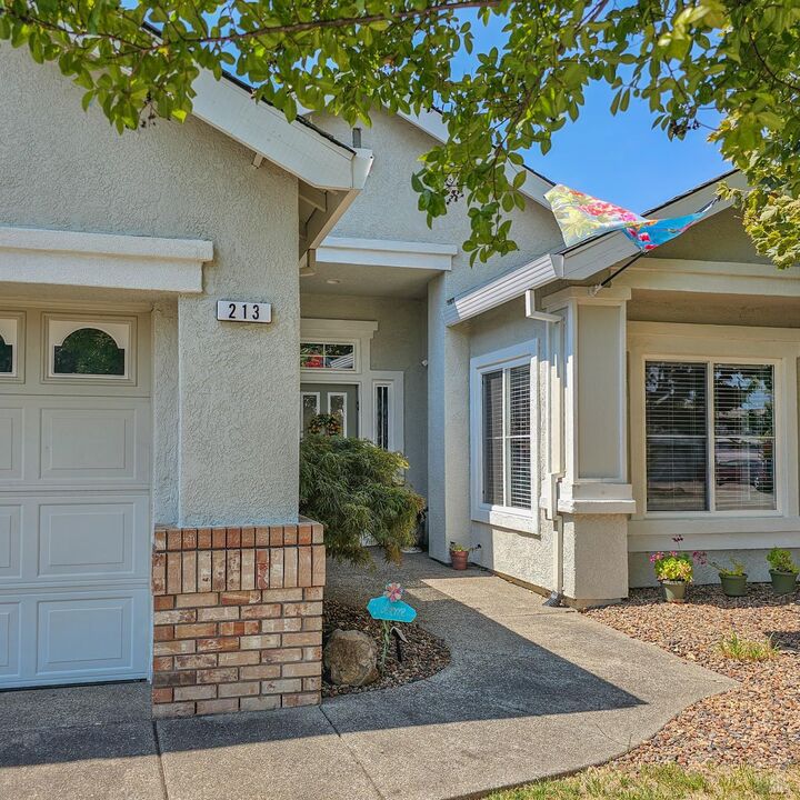 Property Photo: 213 Albany Street CA 95425