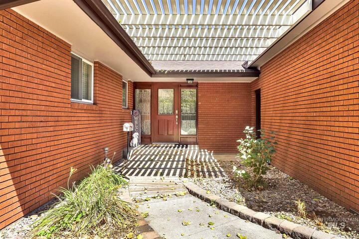 Property Photo:  5816 W Poplar Dr  ID 83704-7633 