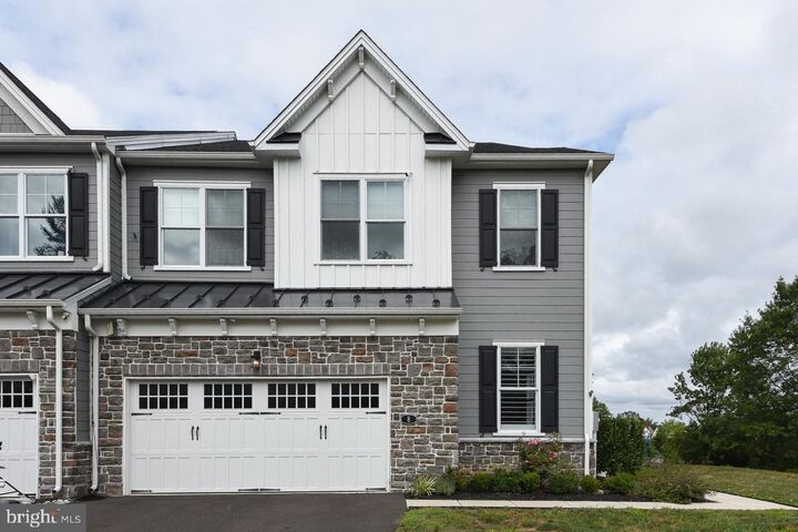 Property Photo:  8 Elizabeth Lane  PA 18901 