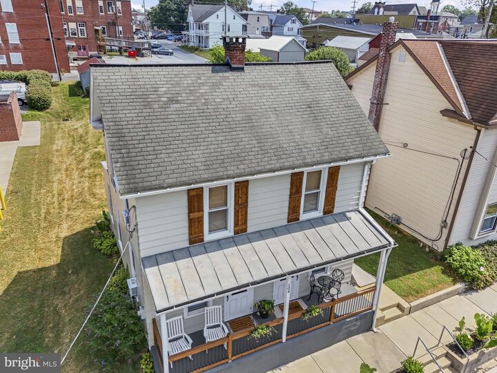 Property Photo:  104 N Locust Street  PA 17078 