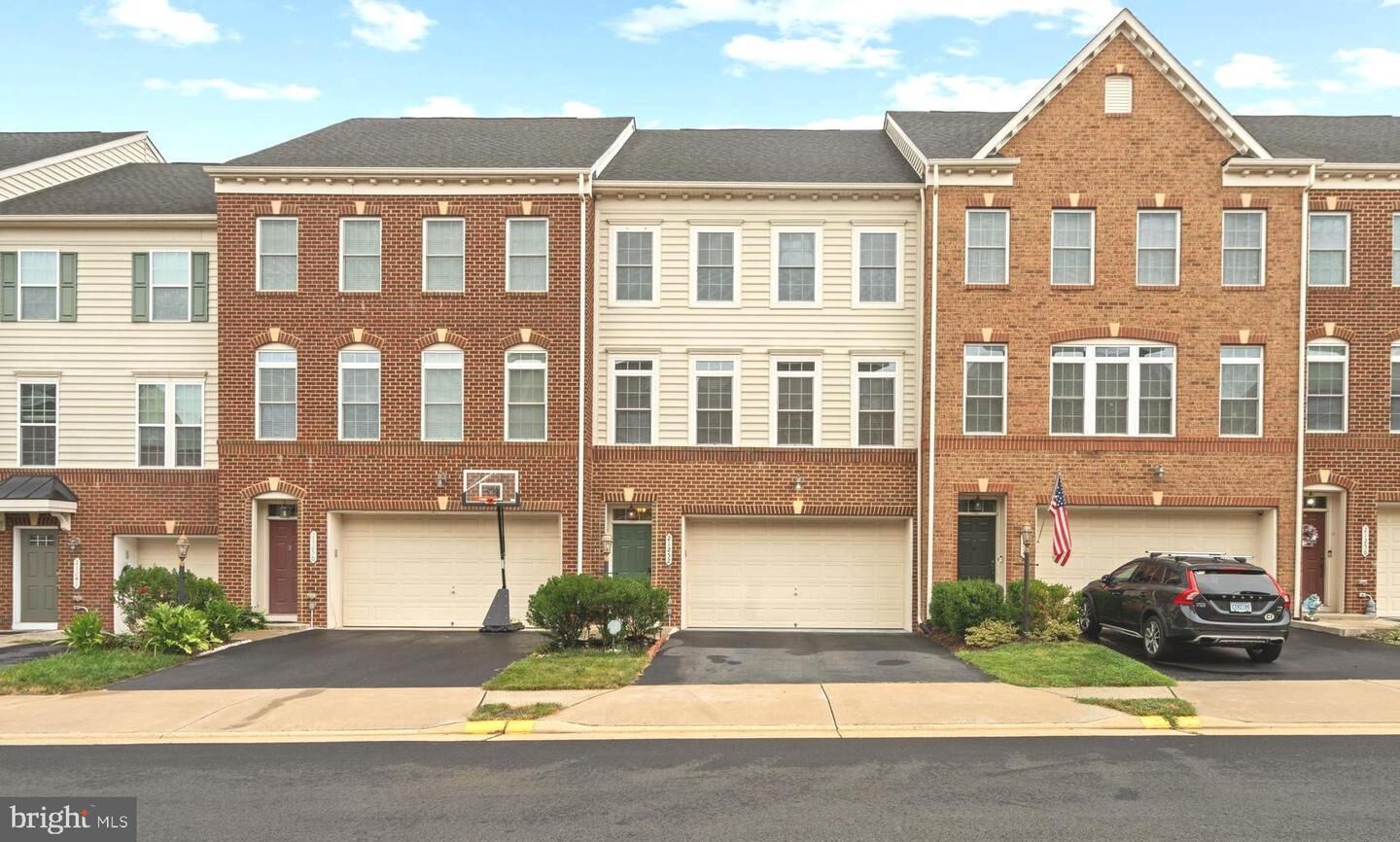 Property Photo: 21252 Park Grove Terrace VA 20147