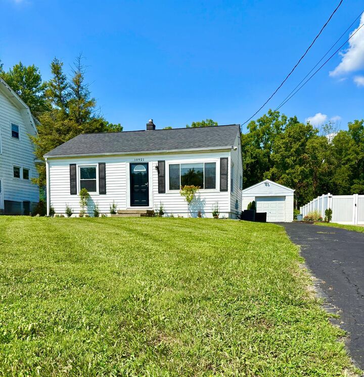 Property Photo: 10921 Chester Road OH 45246
