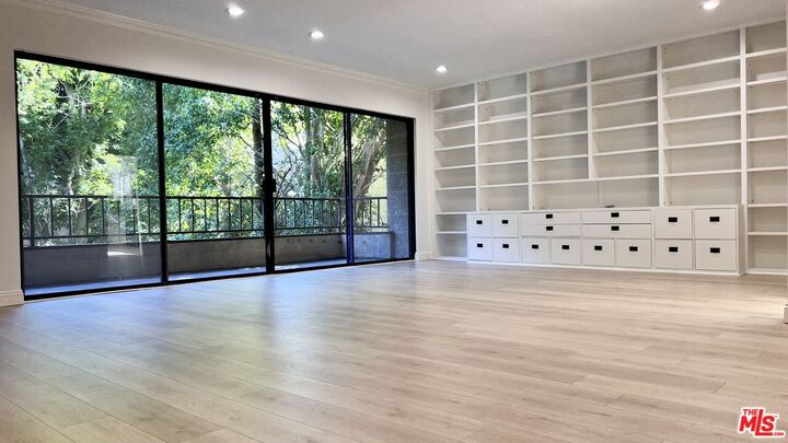 Property Photo:  1124 N Kings Rd  CA 90069 