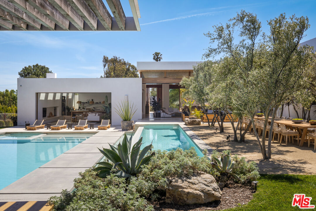 Property Photo:  28837 Selfridge Dr  CA 90265 