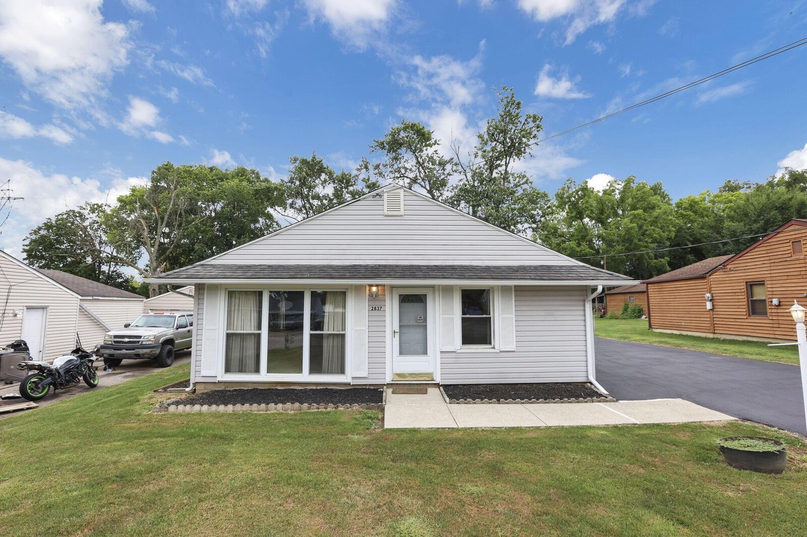 Property Photo: 2837 Lowell Drive OH 43204