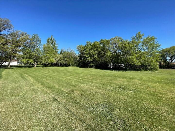 Property Photo: 89 Oak Street MB R0H 1L0