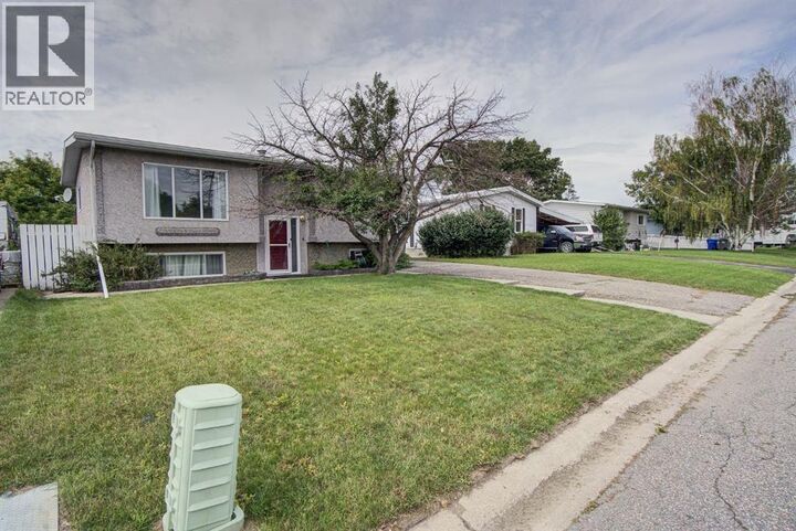 Property Photo: 32 Willow Road AB T0L 0T0