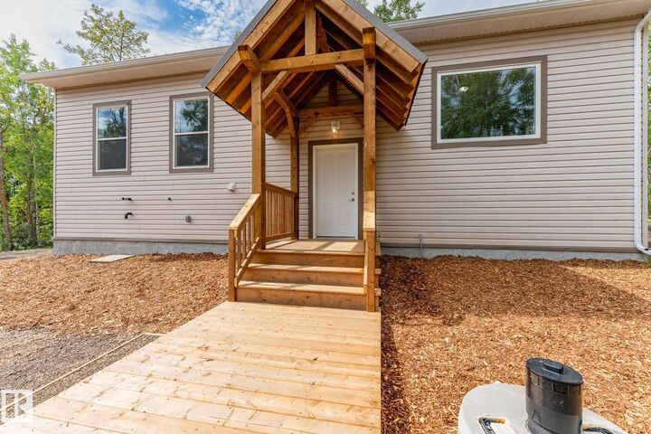 Property Photo: 4008 Nakamun Drive AB T0E 1V0