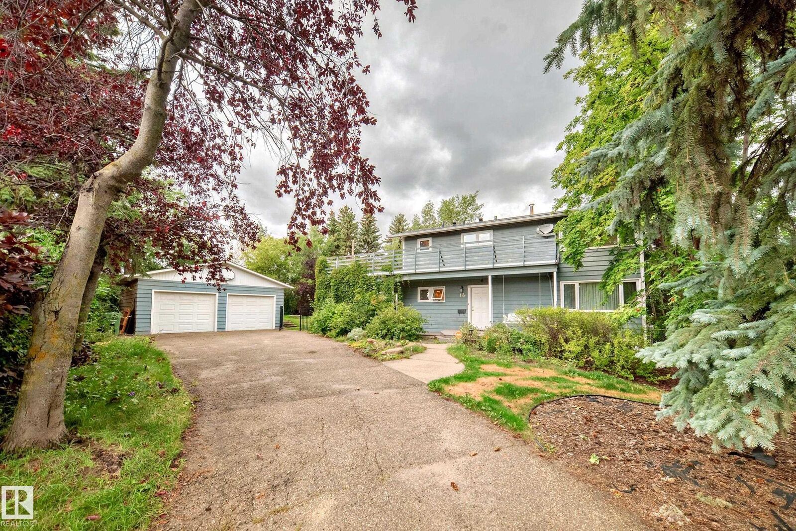 Property Photo: 16 Scarboro Place AB T8N 0H8