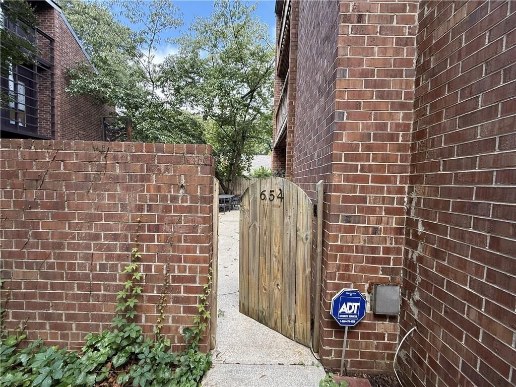 Property Photo:  654 Cleburne Terrace  GA 30306 