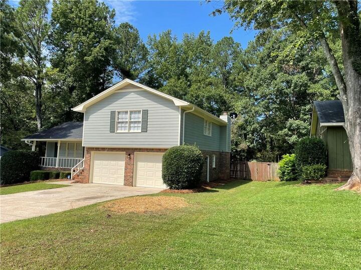 Property Photo: 1679 Oak Forest Drive GA 30013