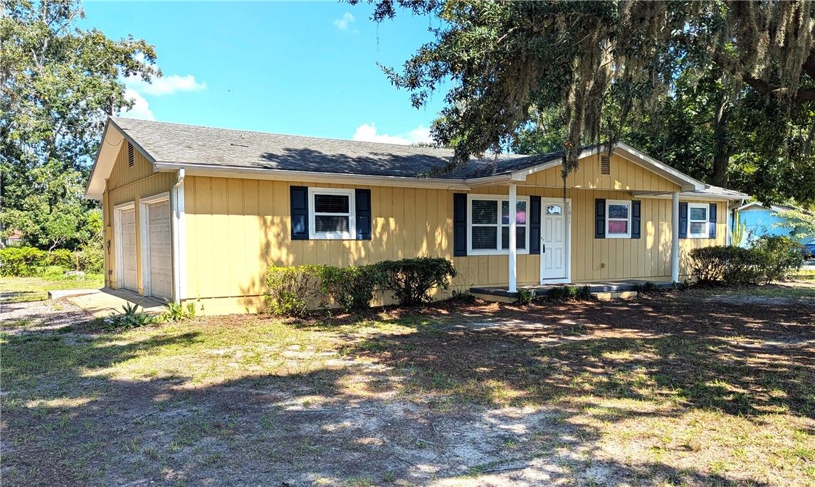 Property Photo:  1011 Dilworth Street  GA 31558 