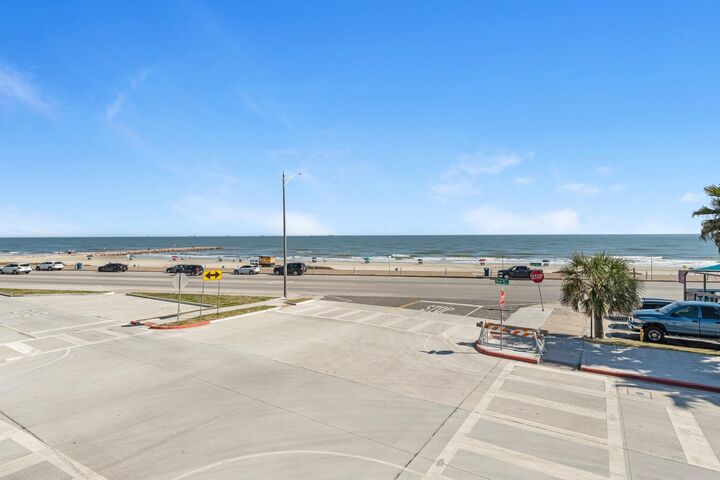 Property Photo:  3102 Avenue S  TX 77550 