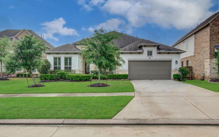 Property Photo:  6242 Garden Lakes Lane  TX 77479 