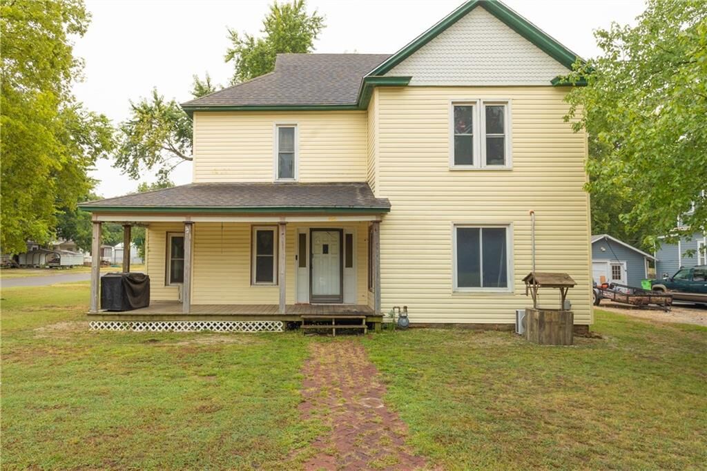 Property Photo:  425 E 5th Street  KS 67335 