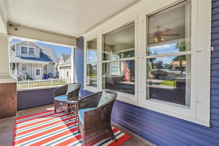 Property Photo: 905 E First Street IA 50219