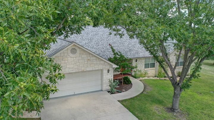 Property Photo:  205 Red Oak Lane  TX 78025 