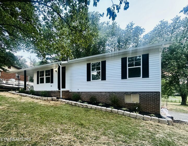 Property Photo: 4089 Glenmore Drive TN 37853