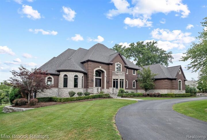 Property Photo: 1456 Lochridge Road MI 48302 0733