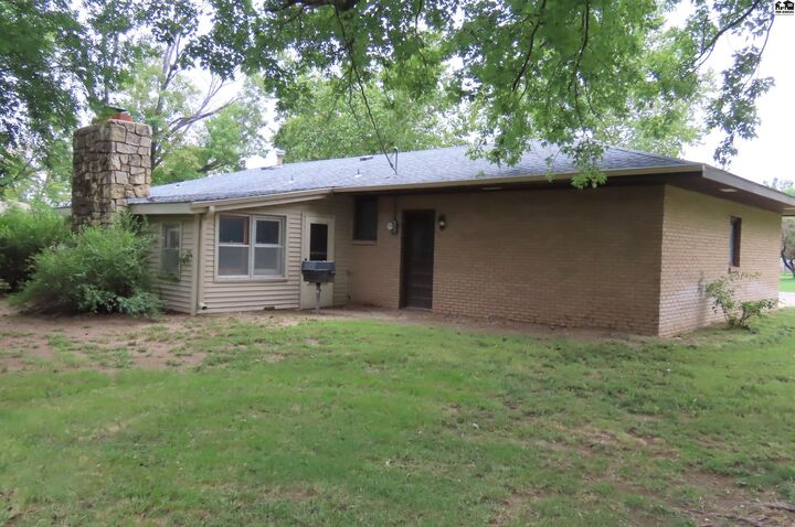 Property Photo: 1506 Linda Ln KS 67502
