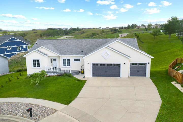 2708 NW 7th Ave  Minot ND 58703 photo